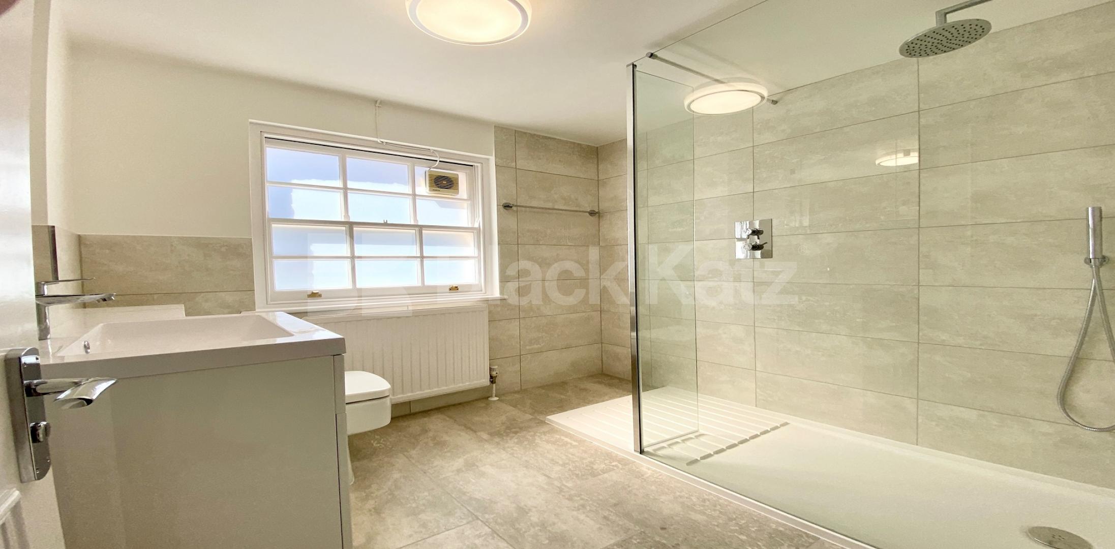 			LET , 3 Bedroom, 1 bath, 1 reception Maisonette			 Alderney Street, Pimlico